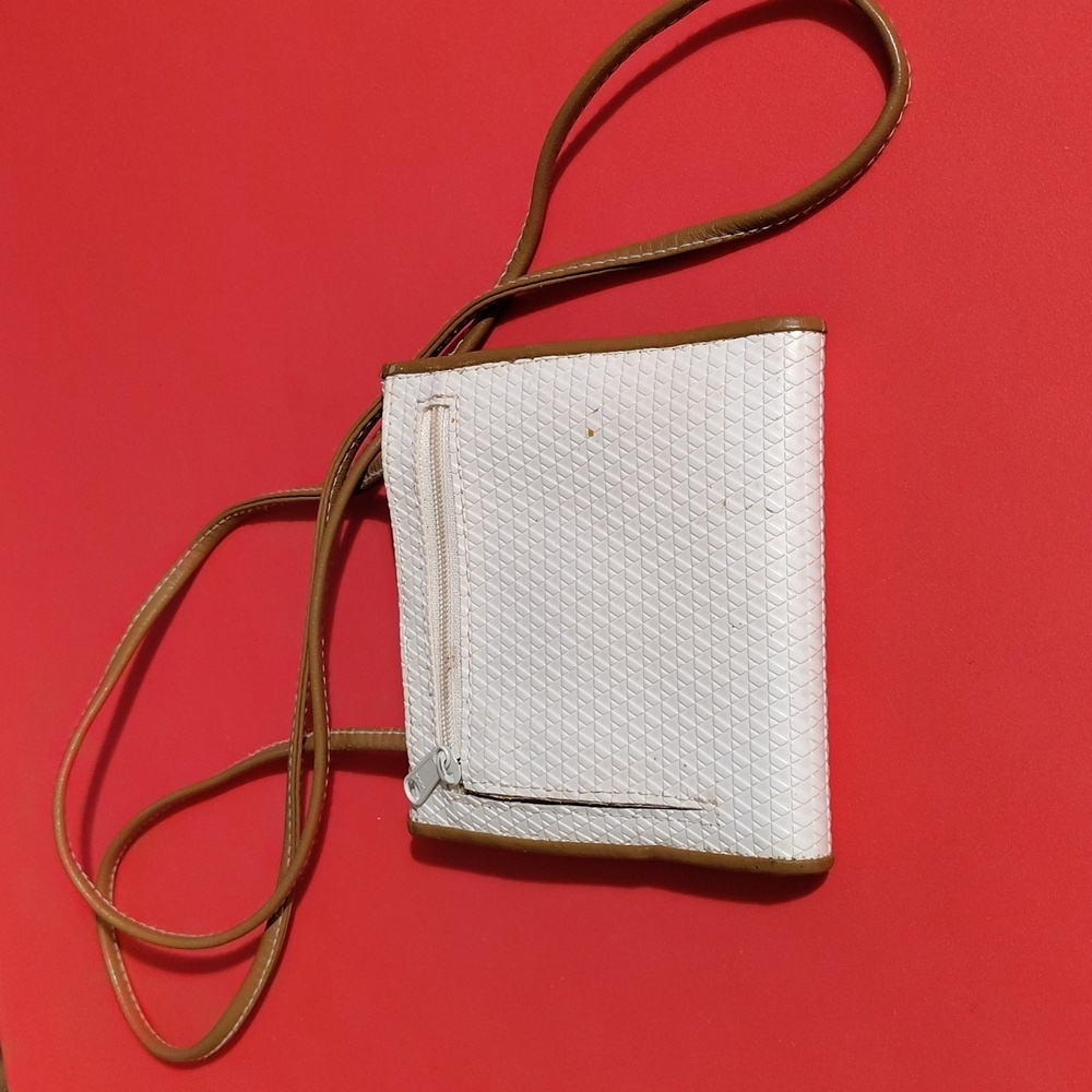 Vtg 80's Liz Claiborne Raised Logo Mini Crossbody Wallet - Picture 2 of 6